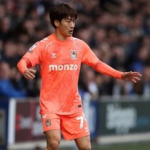 「そんなに簡単なリーグじゃない」英２部で首位独走→大失速のチームで主力の日本人MFが吐露した現状「今は苦しいですけど…」【現地発】