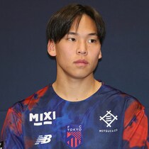 「億万長者になりたい」脳裏に突き刺さったひと言。大胆発言の18歳ルーキーは大所帯の中で夢へのきっかけを掴めるか【FC東京】
