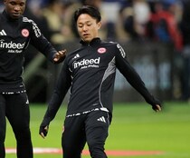 ドイツ強豪移籍もいまだ出番なし――19歳日本人DFの“現在地”　「こんなはずではなかった」ではなく…【現地発】
