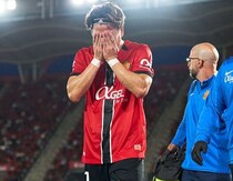 「日本代表が大きな試練に直面」日本サッカー界にもたらされた“悲報”に海外騒然「W杯出場の可能性が薄れつつある」