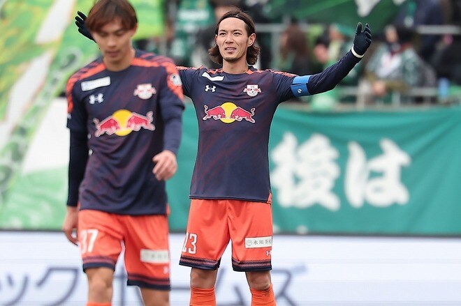 「これは完全に“キング”の一撃」大宮の33歳ストライカー、開幕戦で挙げた衝撃弾に反響！「すごいゴールだな」「痺れる」