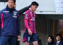 C大阪、開幕戦で前半に退場者。田中隼人が危険なタックルで一発退場、厳しい新天地デビューに…
