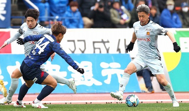 「58歳だよ?!ずっとかっこいいなぁ」Jリーグ復帰→なんと開幕スタメン!生ける伝説に人気タレントも大興奮