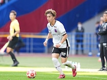 欧州デビュー戦で華麗な決勝弾！ 23歳MFを現地メディアが称賛「日本人がヒーローとなった」