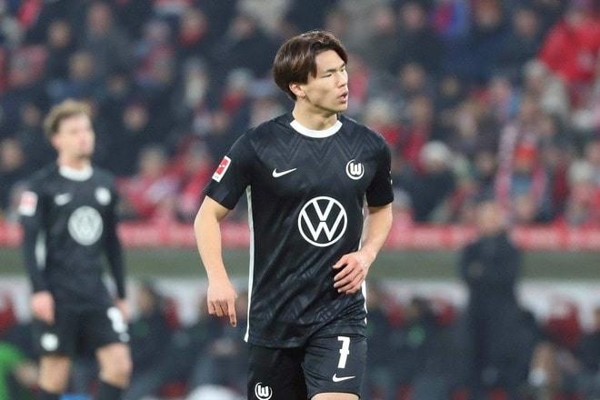 「ただの傍観者にすぎなかった」ブンデスデビュー２試合で躍動も…移籍後初先発の20歳日本人FWに海外メディアがチーム最低評価「彼は全く存在感がない」「交代させられたのも当然」