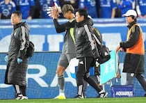 「すごい衝撃が入った。初めての感覚。『ああ、これが…』」開幕戦で負傷交代したマリノス36歳GKの状態が判明。ファンからは「思ったより長くなくて良かった」