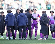 「我々が目ざしているのは...」試合後にピッチ上で円陣。藤枝の槙野監督は選手に何を伝えたのか