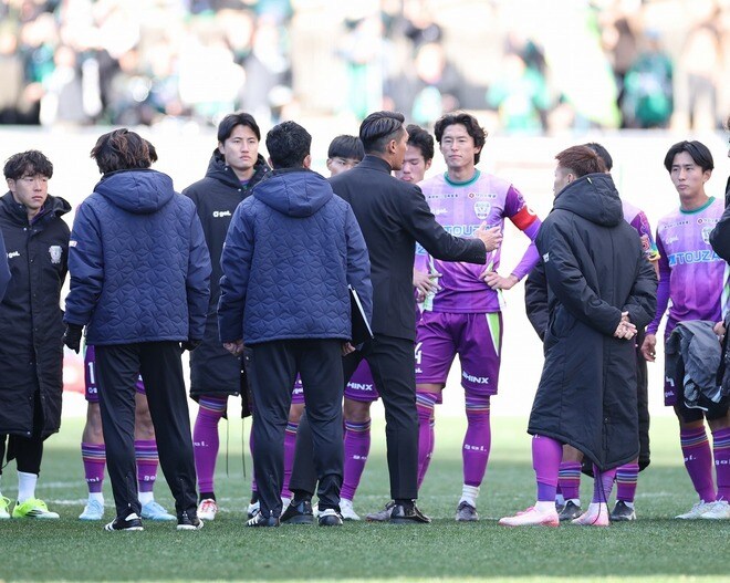 「我々が目ざしているのは...」試合後にピッチ上で円陣。藤枝の槙野監督は選手に何を伝えたのか