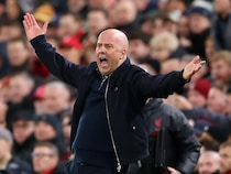 「私のフラストレーションはさらに増す」リバプールのスロット監督がマンC戦のジャッジに怒り収まらず「ソボスライが退場ならゲイにもレッドカードが出されるべき」