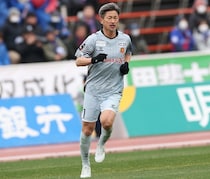 「同じピッチでプレーできて最高でした」三桁到達の甲府38歳FW、58歳英雄との対戦に喜び。とっておきの裏話を披露「思い出したなぁ」