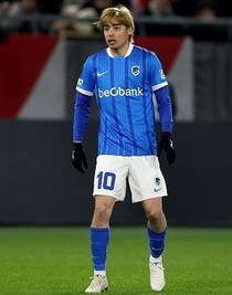 ヘンクはなぜ低迷していた？ 伊東純也に訊くと思わぬ返答。先発復帰後チームは無敗。風格漂う32歳「自分はまだ落ちてはない」【現地発】