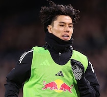 「指揮官が信頼していないのは明白」なぜ主軸だった日本代表MFは“５番手”に降格したのか「冷たくて厳しい現実」