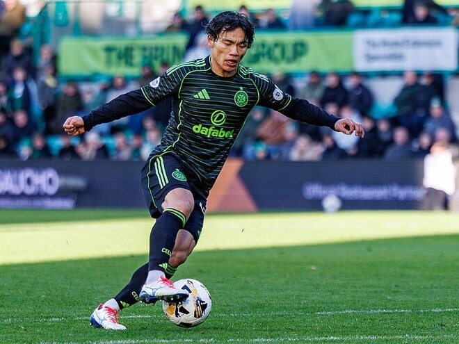 「スコットランド最高の選手」伝説FWからそう称賛された日本代表MFにまさかの“不要論” 「ファンから不満」「売却するタイミング」