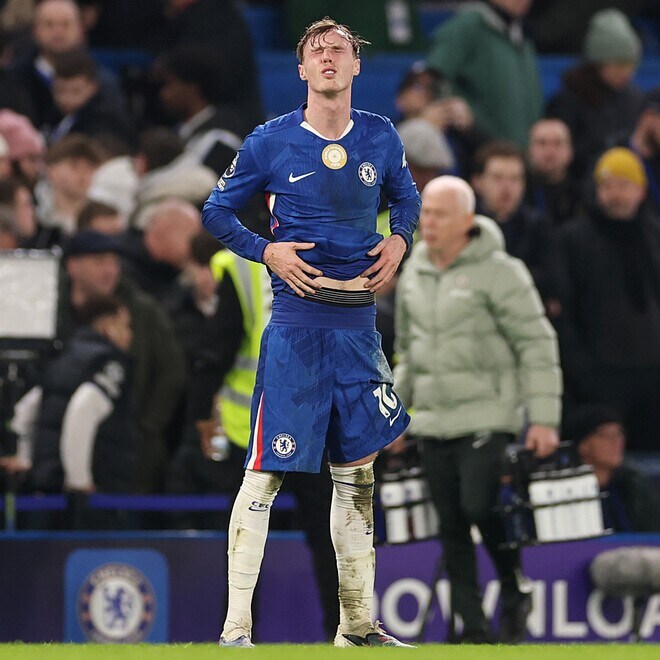 「どうやって外したんだ」「今季最大級の決定機逸」後半ATに痛恨のシュートミス…チェルシー10番に酷評「試合を台無しにした」