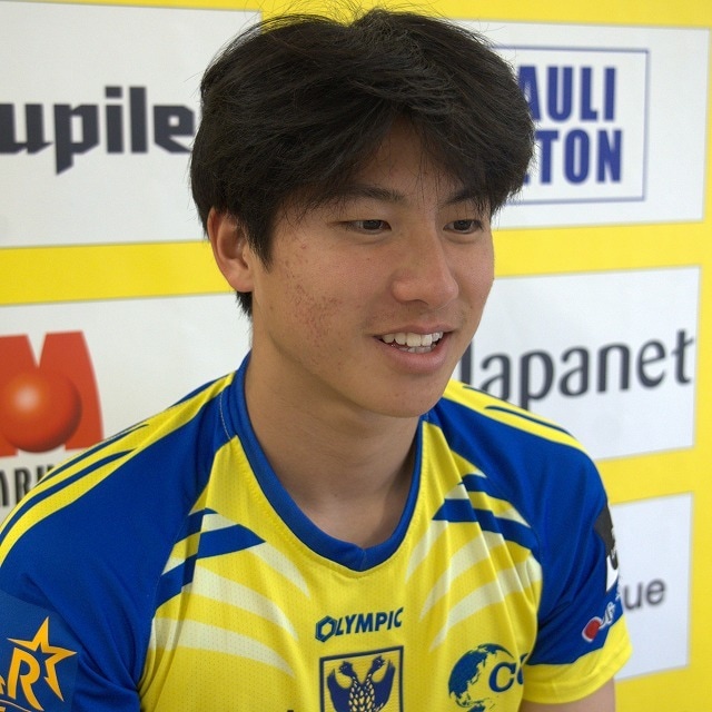 「日本人選手がたくさんいるのも1つ」同胞7人がいる欧州クラブへ…18歳逸材が明かす加入の決め手。谷口彰悟に聞きたいことは?