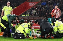 「良くなさそうだ。残念ながらかなり長い間離脱するだろう」リバプール指揮官が負傷交代した遠藤航に言及。一度はプレー続行「メンタルの強さに感服した」