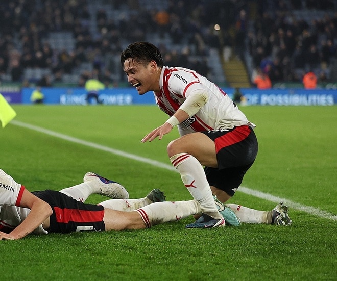 「クラブ史上最も驚くべき逆転劇」日本代表入り期待の22歳が０－３→４－３の“歴史的勝利”の原動力に！現地メディアが称賛「右サイドでエネルギーを注入した」