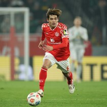 「闘志を見せた数少ない選手の１人」マインツは０－４完敗も…先発フル出場の佐野海舟は孤軍奮闘。採点記事では６点「チーム最多となる４回のインターセプト」