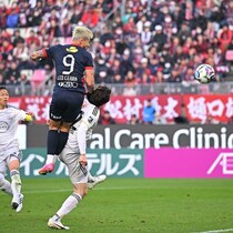 「つえーよ、レオ・セアラ」人気解説者も驚嘆！ 鹿島の絶対エースが強烈ヘッド弾「強すぎる、高すぎる」