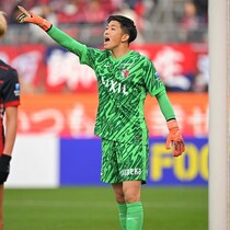 鹿島守護神「Jに居ていいGKじゃない」“意味分からん”スーパーセーブにファン驚き「やっぱ天才」「何で止められるんだ賞」