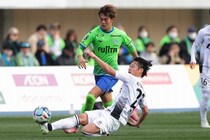 「厭わずできる」湘南指揮官も高評価の“プレッシングモンスター”渡邊啓吾は、チームを牽引する存在になれるか
