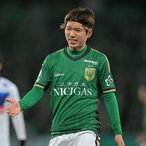 「辛すぎて」「かわいそう」ヴェルディDFが無念のキックミス。失点関与に「下を向くな」「切り替えろ！」の声