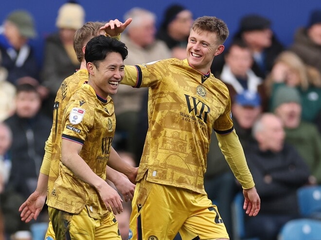 「なんてパスだ」「デ・ブライネだろ」英古豪28歳日本人の超絶クロスに現地ファン衝撃！「サッカー史上最高のアシストの一つ」