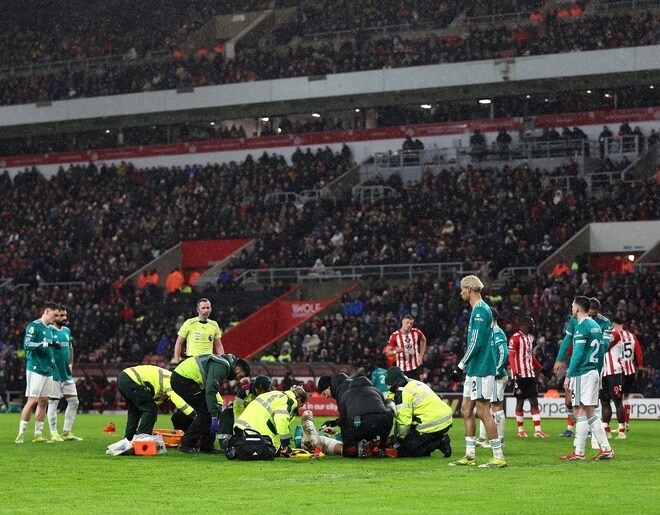 リバプールで遠藤航が厚い敬意を集めているのは明らか。ピッチを離れた瞬間、その存在の大きさがより鮮明に浮かび上がった【現地発】