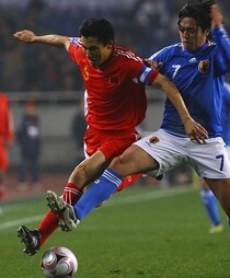 「スパイクのスタッドを...」かつて“日本主将の喉を締めた”中国レジェンドDFが回想。日本戦に臨む心構え「血が沸き立つんだ」