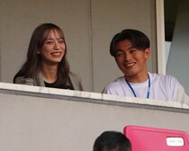 「めっちゃ短くなったじゃん！」「天才的に似合ってます」上田綺世のモデル妻が“イメチェン”「待って可愛いいいい！」など反響