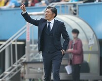 「４枚が入り乱れてもいい」主体的な攻撃サッカーへの途上。横浜FCの須藤監督が描く理想像。連敗スタートも「できている部分もすごく多い」