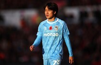 「止められなければ勝てない」英２部首位チームで躍動、日本人MFを対戦クラブメディアが名指しで警戒！「最も恐れるべきだ」