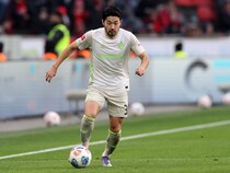 「日本人が突然の除外」「ストライカーを右WBで起用した」ブンデス全試合スタメンだった日本代表DF、まさかの先発落ちに独大手紙が驚き「多くの人が目をこすった」