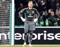 「過去の面影すら失っている。幽霊のよう」4点中2点は防げた…超絶レジェンドGKへの酷評が相次ぐ。かつて岡崎と歴史を作り、今は前田＆旗手と共闘