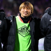 古巣の清水を相手に「満を持して乾の出番！」待望の神戸デビューに脚光「ここでスタメンは熱すぎる」「とうとう出るやん！」