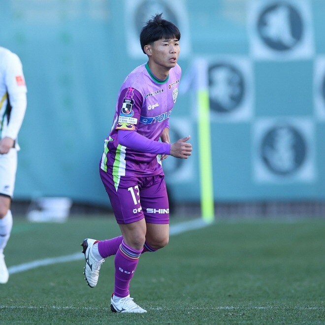 ボール奪取→そのまま右足一閃！ 藤枝の大卒ルーキーが力感あふれるフィニッシュでプロ初ゴール