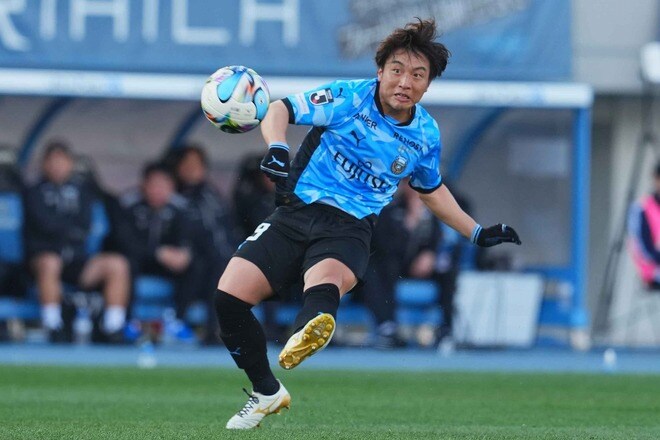 「とんでもないゴール」川崎の新加入DFが決めた衝撃ゴラッソにファン鳥肌「逆足でこれやっちゃうのはヤバい」「美しすぎてもはや感動」