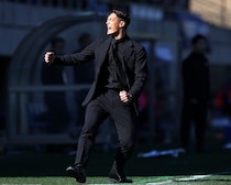 藤枝・槙野監督の「想像以上に興味深いデータ」。テクニカルエリアでの運動量は？ 元なでしこジャパンDFは「負けそう」