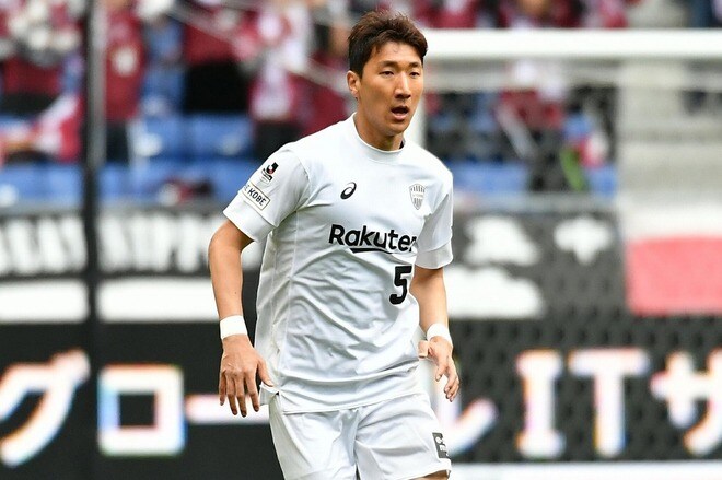 「鳥肌立ったわ」「芸術やん…」W杯2大会出場の元韓国代表MFが8年ぶりJ復帰弾! 圧巻の“壁抜き”FKに称賛の声「技術は未だに衰えず」