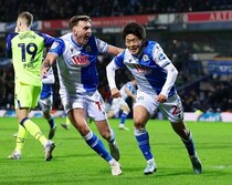 「気を失いそう」プレミア優勝経験クラブで“愛される”日本代表FWの劇的決勝弾に現地熱狂！英大手も注目「これ以上ないほどにうれしい」