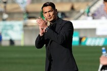 「弊害が出とるw」まさかの悶絶ハプニング！ J２藤枝の槙野智章監督が話題のマテ茶を“熱々”で…ファンからは「足負傷してる」「百点満点の画像」の声