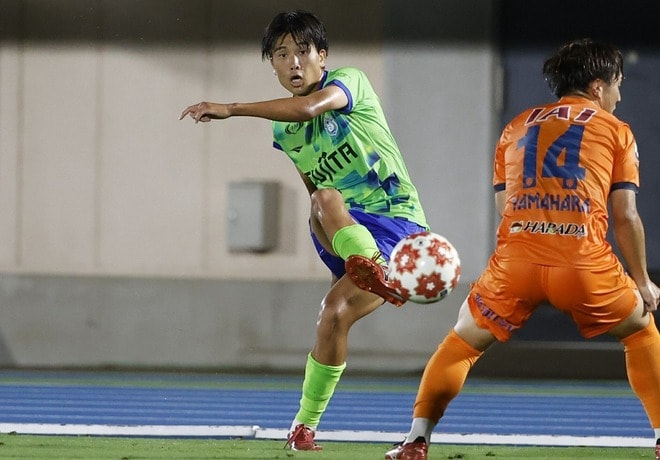 【バイタルエリアの仕事人】vol.61 石橋瀬凪｜「負けたくない」“同世代ライバル”からの刺激を糧に。19歳ドリブラーが描く未来図