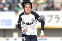 「もう決めたのか！」24歳サムライ戦士、４戦目で欧州初ゴール！絶妙ふわりシュート