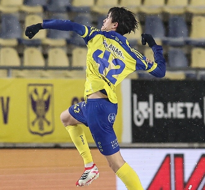 「目をつぶっていてもゴールを決める」欧州で二桁得点の20歳日本人、今夏にドイツ移籍か名門復帰か！“大化け”に現地驚愕「数か月で、国内で最も話題のFWに」「異例のペースで価値が上昇」