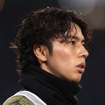 「干されてる」「相当評価低いし深刻すぎる」昨季MVPの日本代表MFがリーグ戦６試合連続出番なし…ファンは不満「未だに納得いってない」