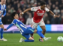 日本代表にまた緊急事態！三笘薫が左足首を負傷、足を引きずりながらプレー続行もハーフタイムで交代