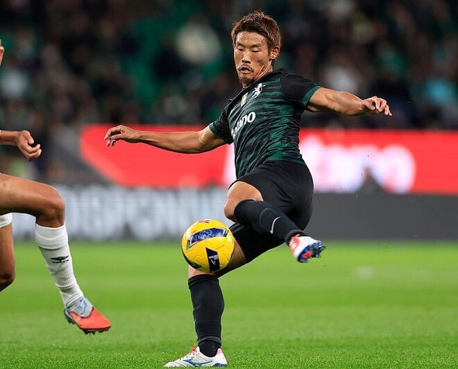 「以前から目指してきた」30歳日本代表が契約満了→念願のプレミア移籍も！イングランド古豪の関心が再燃「中盤に経験をもたらせる」