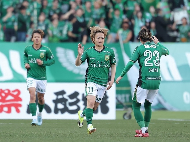 J１百年構想リーグ序盤戦の“明と暗”。東京Vは決定力向上で好発進。福岡は“ハマらない時”の耐え方も共有していきたい