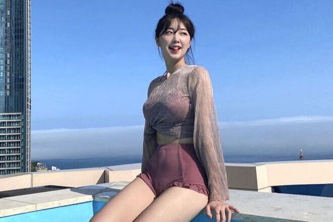 「女神すぎる…」韓国9頭身チア、黒ビキニ×透け水着が映える“魅惑のビーチショット”に反響!「本当にセクシー」「息を呑むほど美しい」