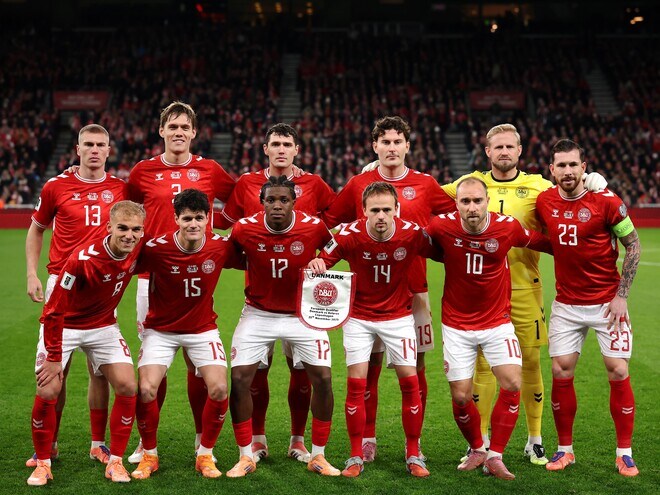 「決して失敗しない」「Vネックが大好き」３大会連続のW杯出場を狙うデンマーク代表、新ユニホームが母国で大好評！「長袖バージョンがかっこよすぎる」